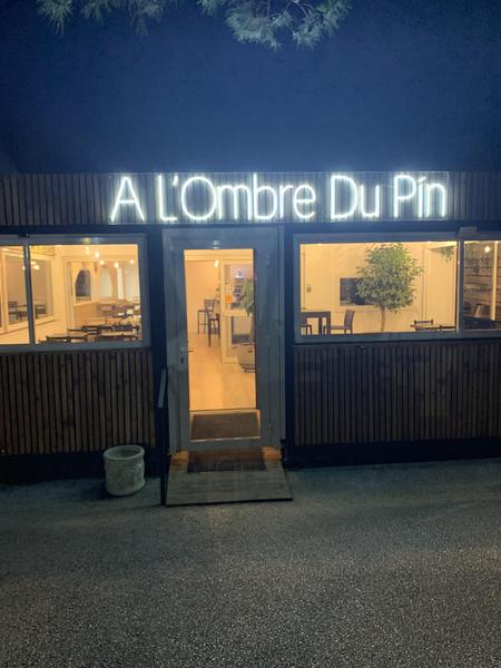 A L’ombre du pin